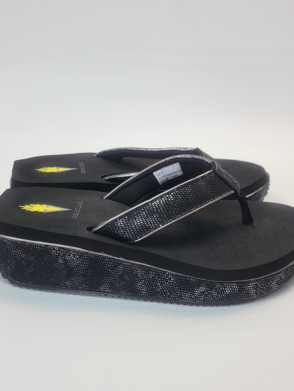 Volatile Womens Neville Platform Flip Flop Wedge Sandals Black Comfort Fashion